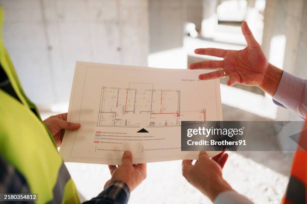 constructions workers - floor plan stock pictures, royalty-free photos & images