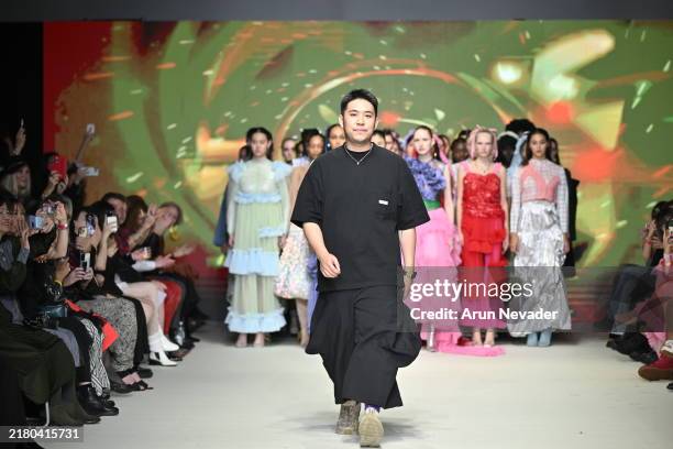Andrew Yu 25 Alex S Yu Fashion Designer Stock Photos, High-Res Pictures, and ...