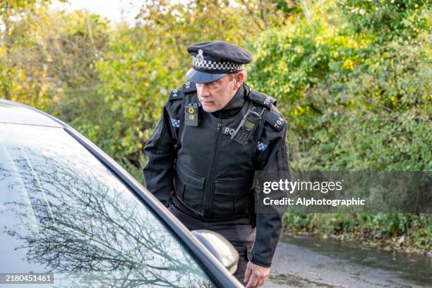 uk police officer approaching a parked car - 911 images stock pictures, royalty-free photos & images