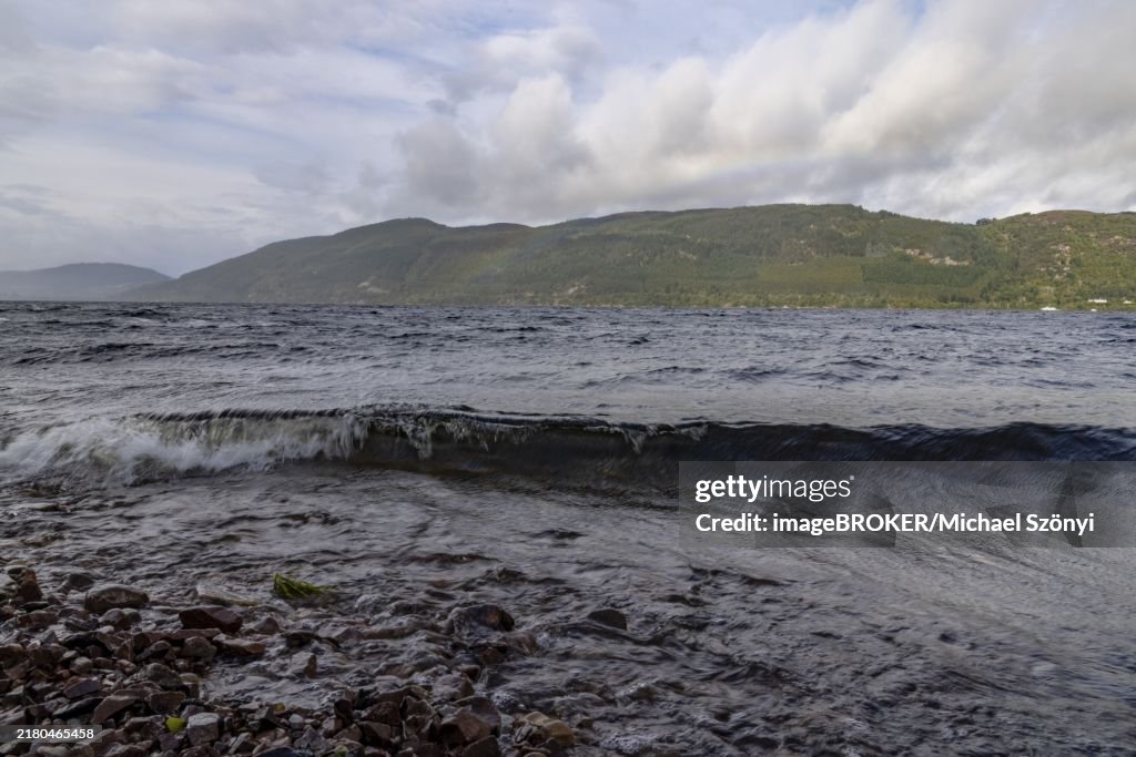 Shore with waves, windy weather, Loch Ness, Whitefield, Highlands, Scotland, Great Britain