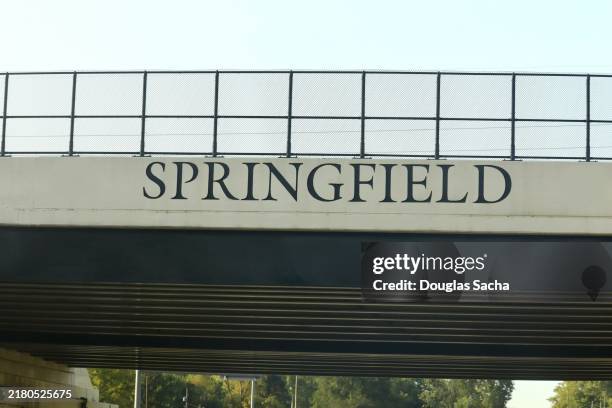 Springfield Entry. Sign 346 Springfield Bridge Stock Photos, High-Res Pictures, and Images ...