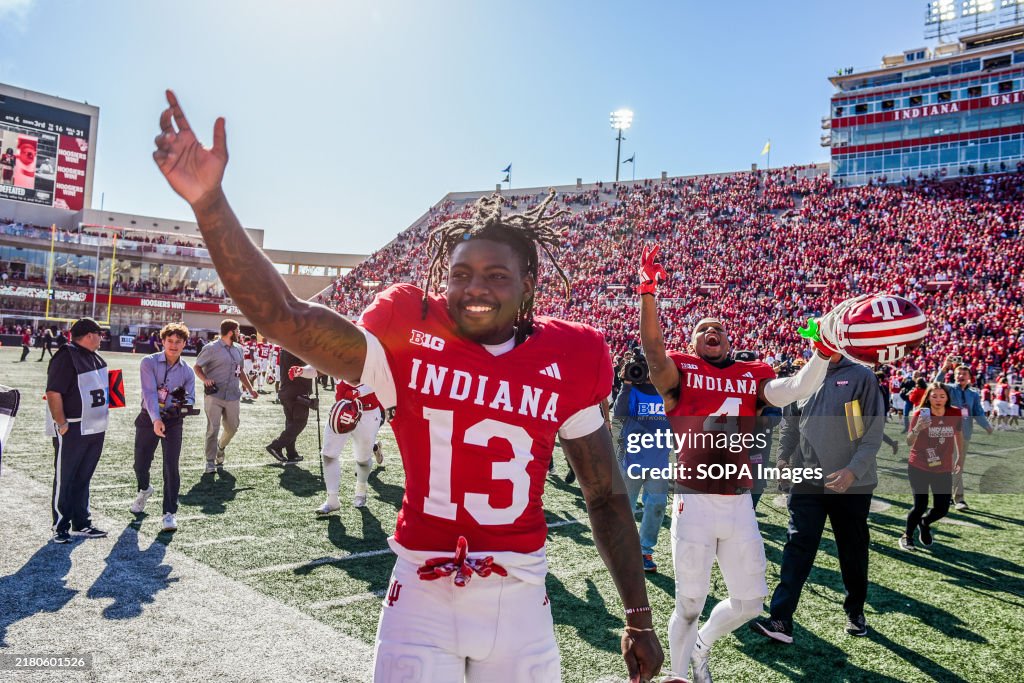 Indiana Hoosiers wide receiver Elijah Sarratt (13) and...