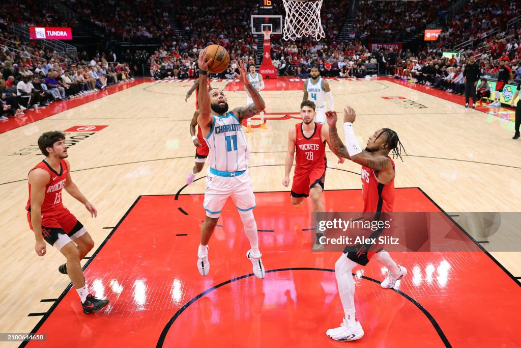 Hornets Rockets 2002 Cody Martin of the Charlotte Hornets shoots against Jalen Green of ...