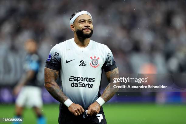Memphis Depay of Corinthians reacts during the Copa CONMEBOL Sudamericana 2024 Semifinal first leg match between Corinthians and Racing Club at Neo...