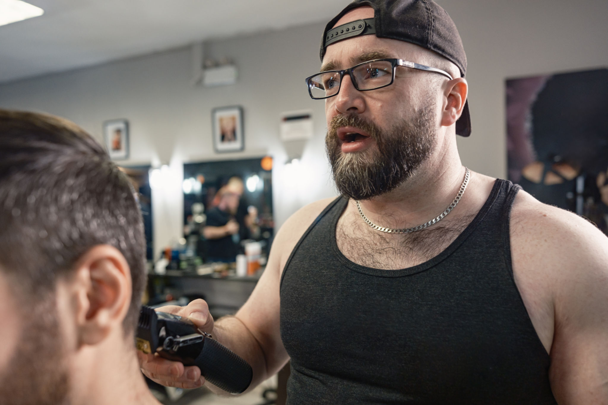 barber working