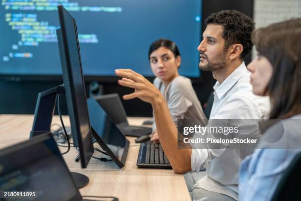 Checking Account Computer Programs 1.329 Checking Computer Screen Stock Photos, High-Res Pictures, and ...