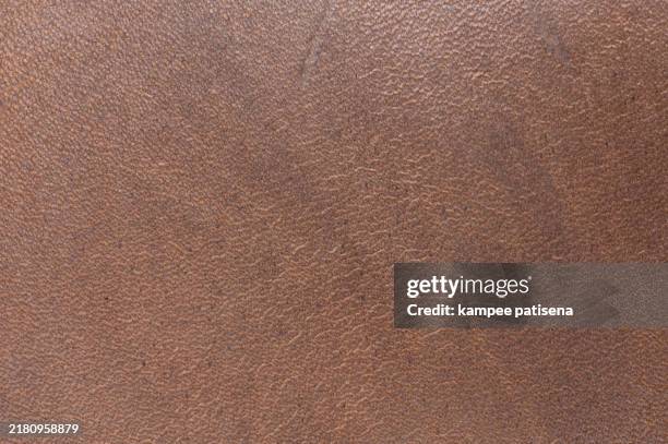 full frame shot of leather background texture high resolution - couverture cuir photos et images de collection