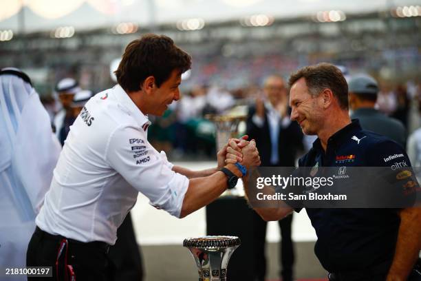 Toto Wolff, Team Principal and CEO, Mercedes AMG, and Christian Horner, Team Principal, Red Bull Racing, on the grid during the Abu Dhabi GP at Yas...