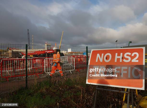 Hs2 Windscreen Sign 3,062 Hs2 Construction Stock Photos, High-Res Pictures, and Images ...