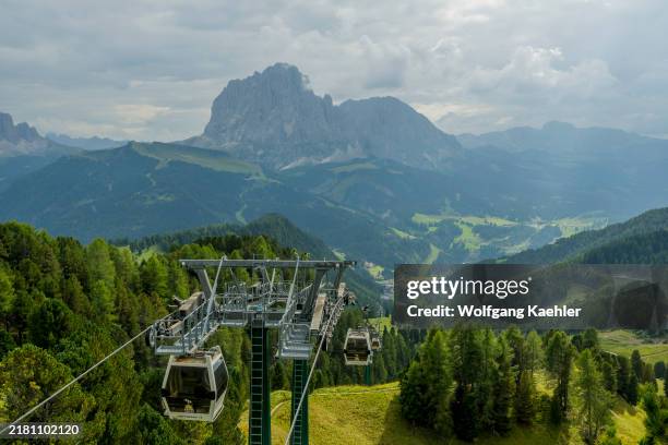 Col Rasiser Bus 74 Sky Raiser Photos & High Res Pictures - Getty Images