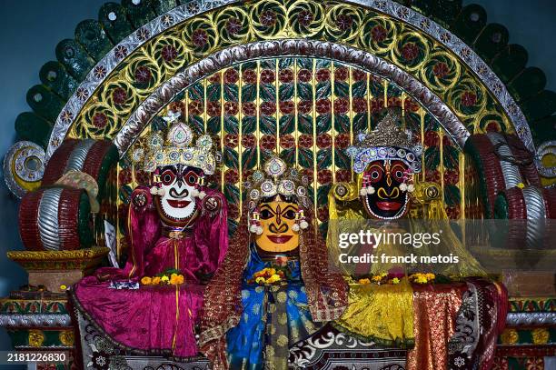 idols of balabhadra, subhadra and jagannath ( india) - krishna stock pictures, royalty-free photos & images