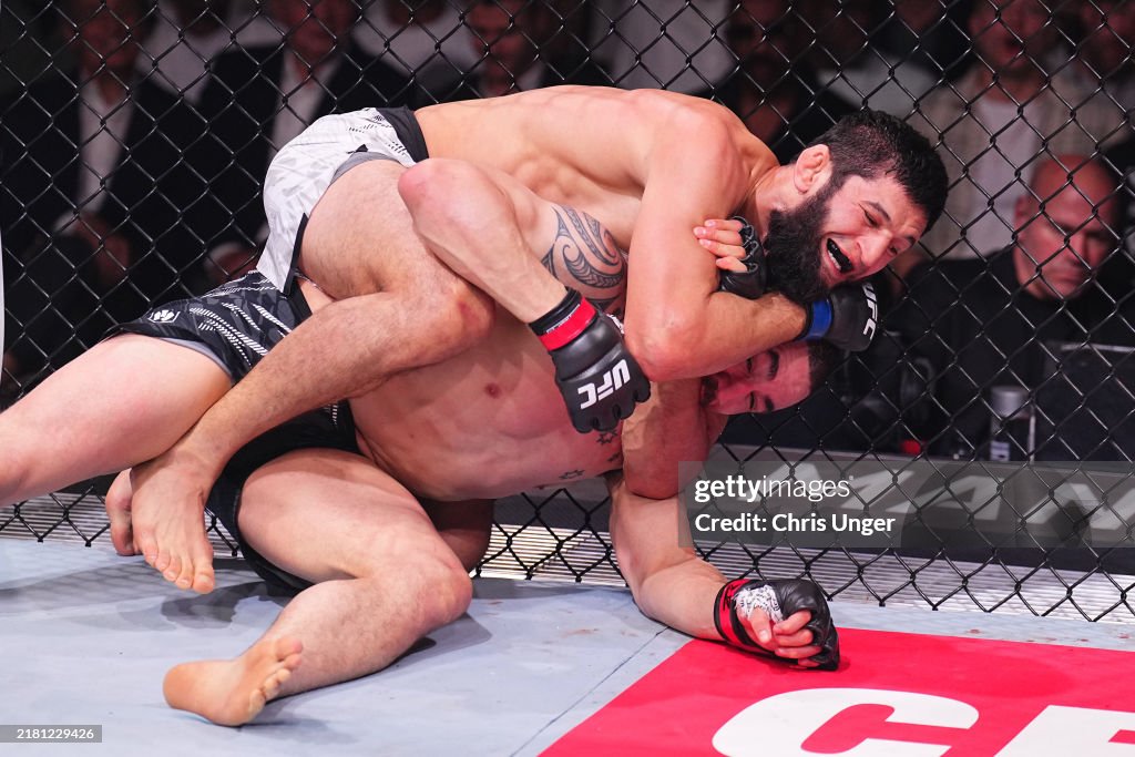 UFC 308: Whittaker v Chimaev
