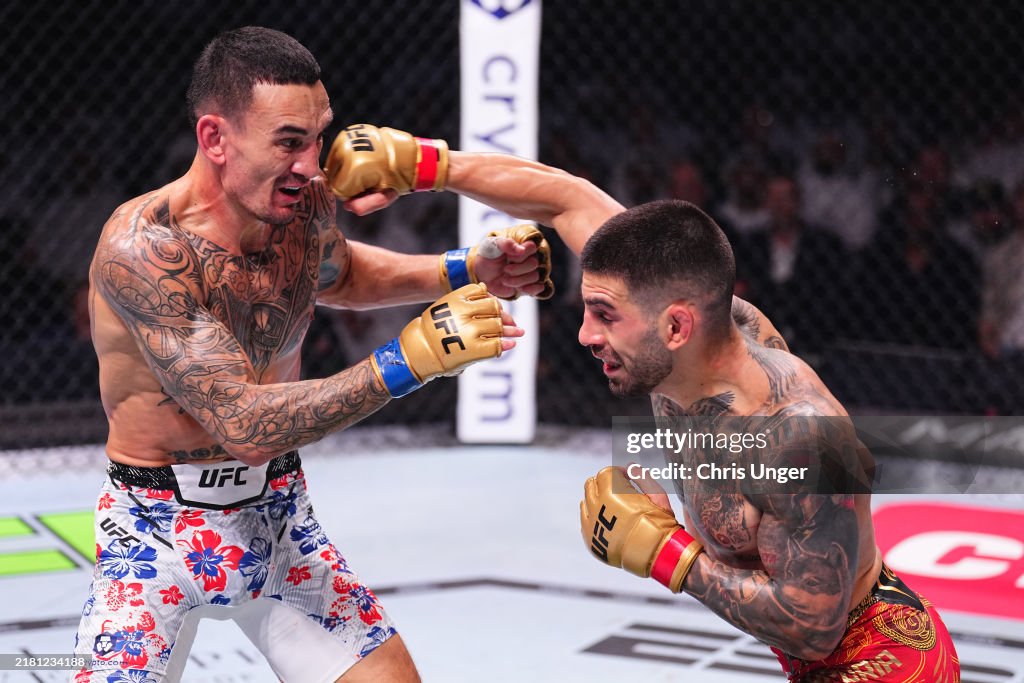 UFC 308: Topuria v Holloway
