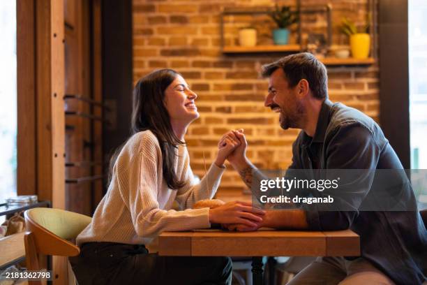 divertiti, mangia, ama - innamorarsi foto e immagini stock