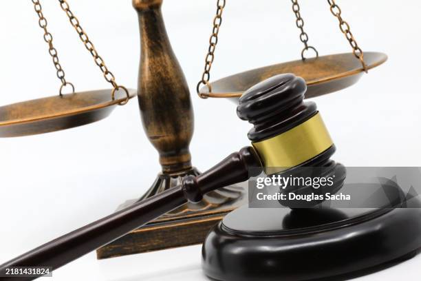 justice concept with scale and gavel - diritti civili foto e immagini stock