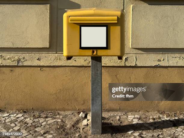 yellow mailbox - briefkasten stock-fotos und bilder