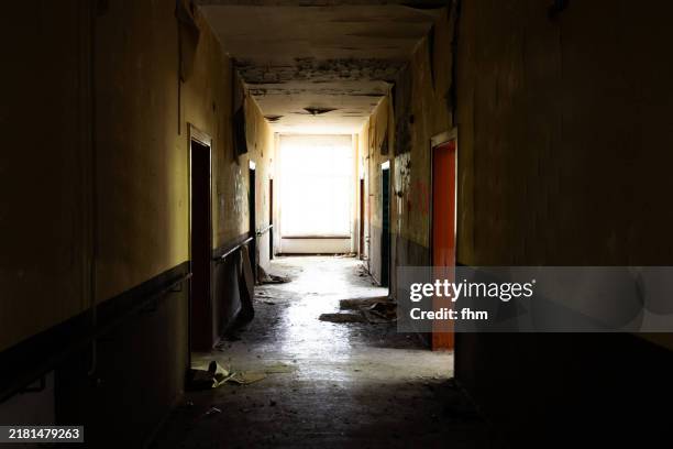 dark corridor with a bright light at the end - end rot stock pictures, royalty-free photos & images