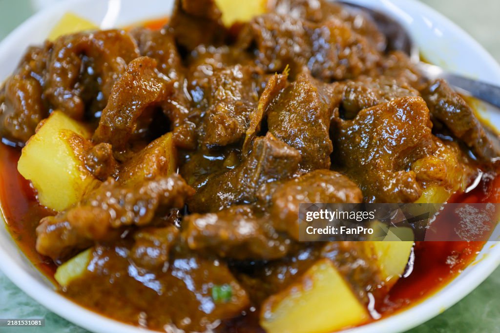 Macau cuisine, spicy beef curry