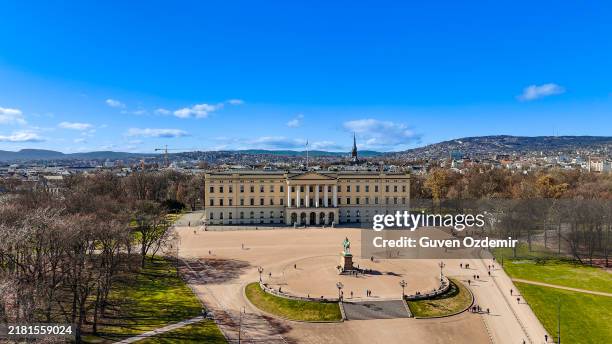 aerial view of the royal palace of oslo (det kongelige slott) - royal palace oslo stock pictures, royalty-free photos & images