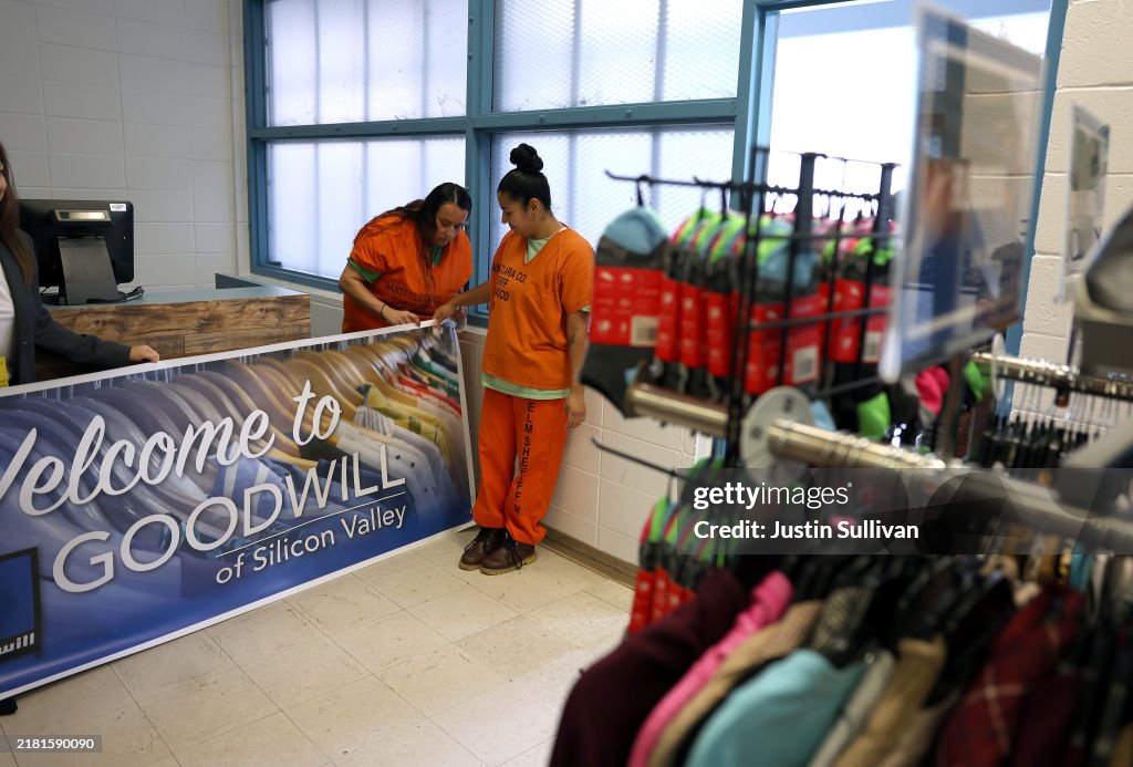 Elmwood Correctional Facility inmates Sinica and Blanca set up a ...