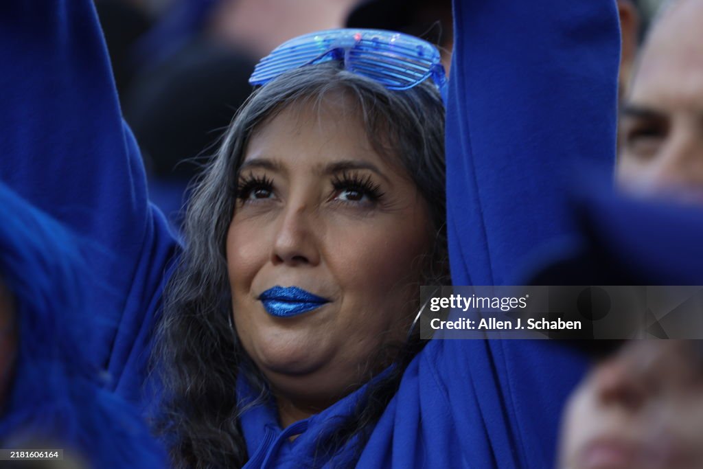 1481700_me-dodgers-parade-celebration_AJS