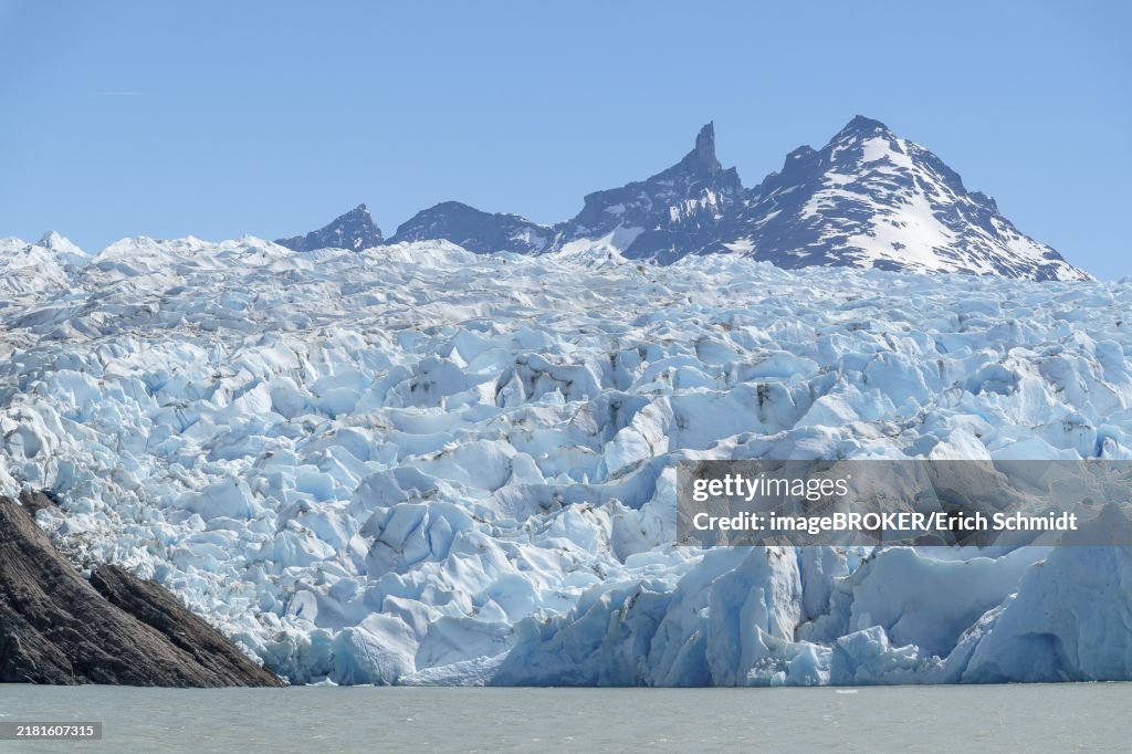 Glacier, Lago Grey, mountain range of the Andes, Torres del Paine National Park, Parque Nacional Torres del Paine, Cordillera del Paine, Towers of the Blue Sky, Región de Magallanes y de la Antártica Chilena, Última Esperanza province, UNESCO biosphere