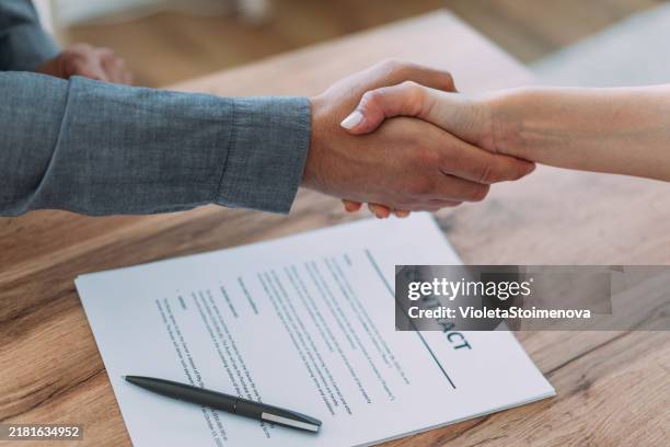 business people signing a contract in the office. - kontrakt bildbanksfoton och bilder