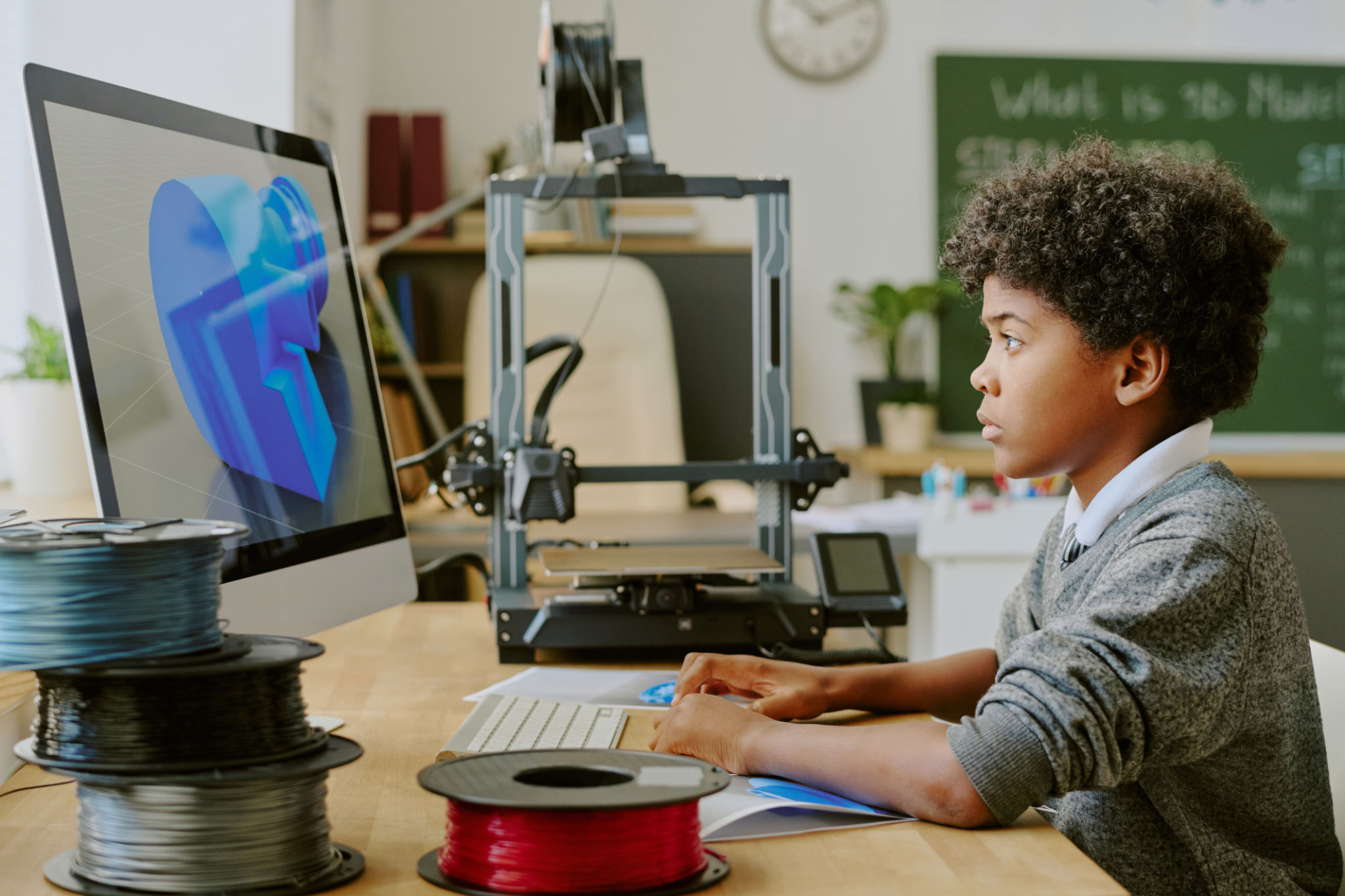 students using 3d printer