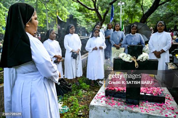 Nun R 1,023 R Nuns Stock Photos, High-Res Pictures, and Images - Getty Images