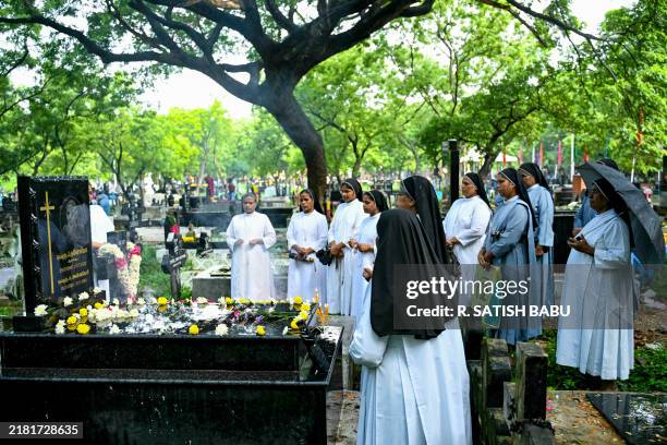Nun R 1,023 R Nuns Stock Photos, High-Res Pictures, and Images - Getty Images