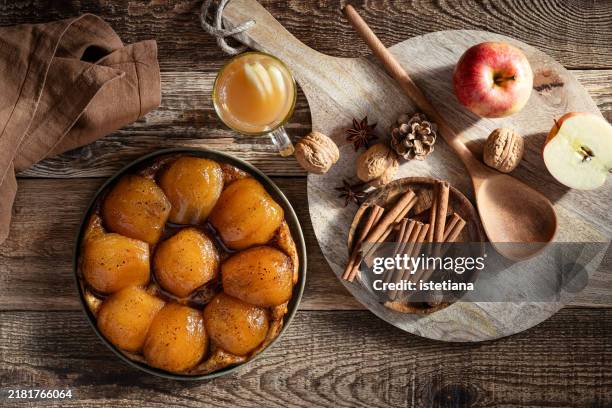 apple tarte tatin and warm apple cider, autumnal dessert - tarte tatin stock-fotos und bilder