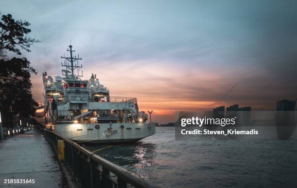 royal canadian navy ship moored at windsor, ontario - canadian army stock pictures, royalty-free photos & images