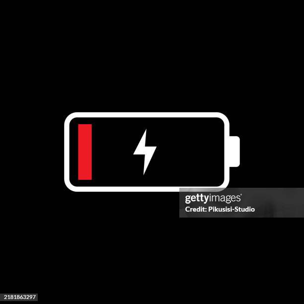 illustrazioni stock, clip art, cartoni animati e icone di tendenza di icona di ricarica della batteria su sfondo nero. - basso posizione descrittiva