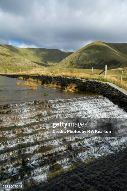 kentmere, lake district, cumbria, england - stuw stockfoto's en -beelden