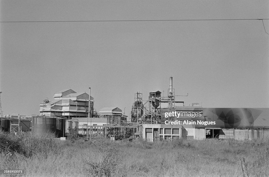 Ucil Factory A general view of the Union Carbide plant here is shown. A gas... News ...