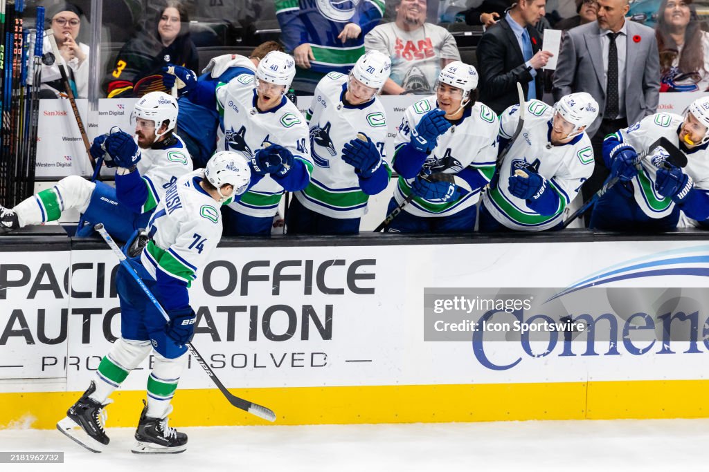 NHL: NOV 02 Canucks at Sharks