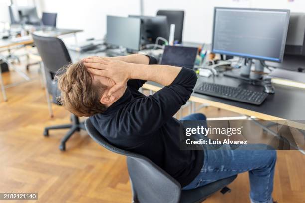 businessman feeling stressed at desk in startup office - miss berlin fotografías e imágenes de stock
