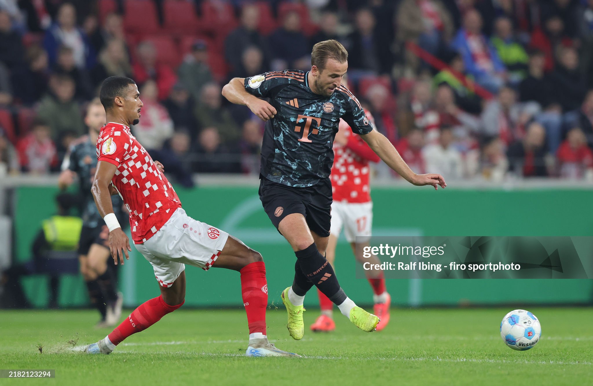 Mainz defender criticizes referee: 'He was wearing a Bayern shirt'