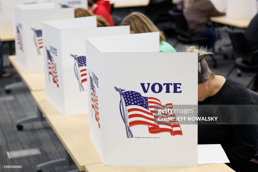 TOPSHOT-US-VOTE