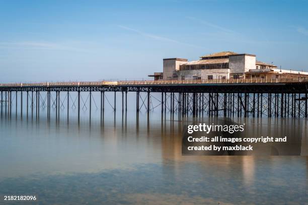 Victoria Pier Rides 2,413 Pier Amusement Park Stock Photos, High-Res Pictures, and Images ...