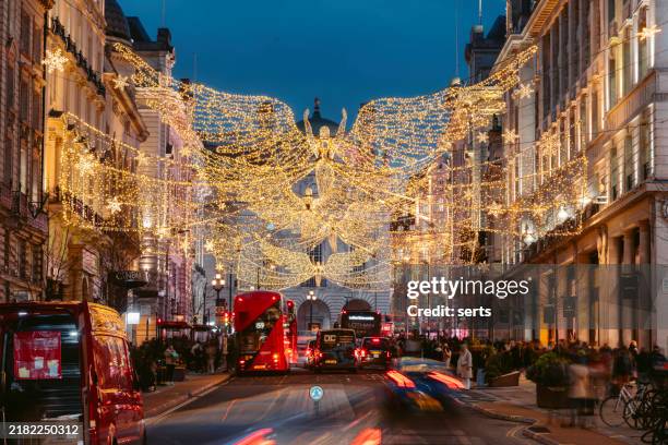 luces de navidad en regent street, londres, reino unido - angel de navidad para arbol fotografías e imágenes de stock