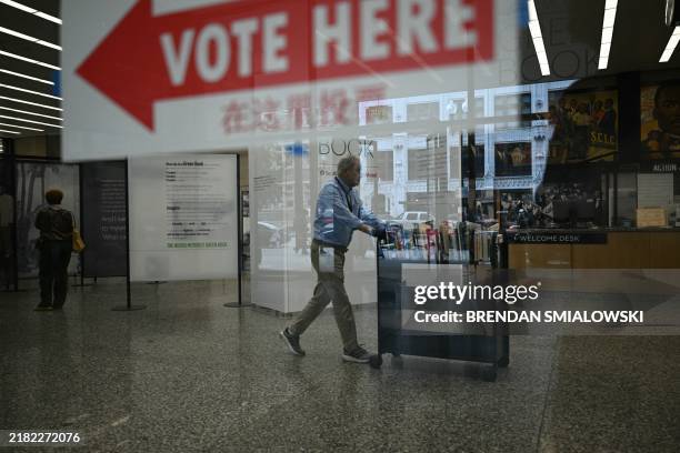 Library Voting Wall 275 Dr Martin Luther King Jr Library Stock Photos, High-Res Pictures ...