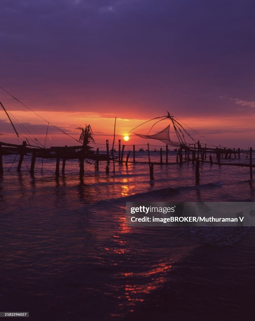 Sun set, Chinese fishing nets in Fort Kochi, Cochin, Kerala, India, Asia