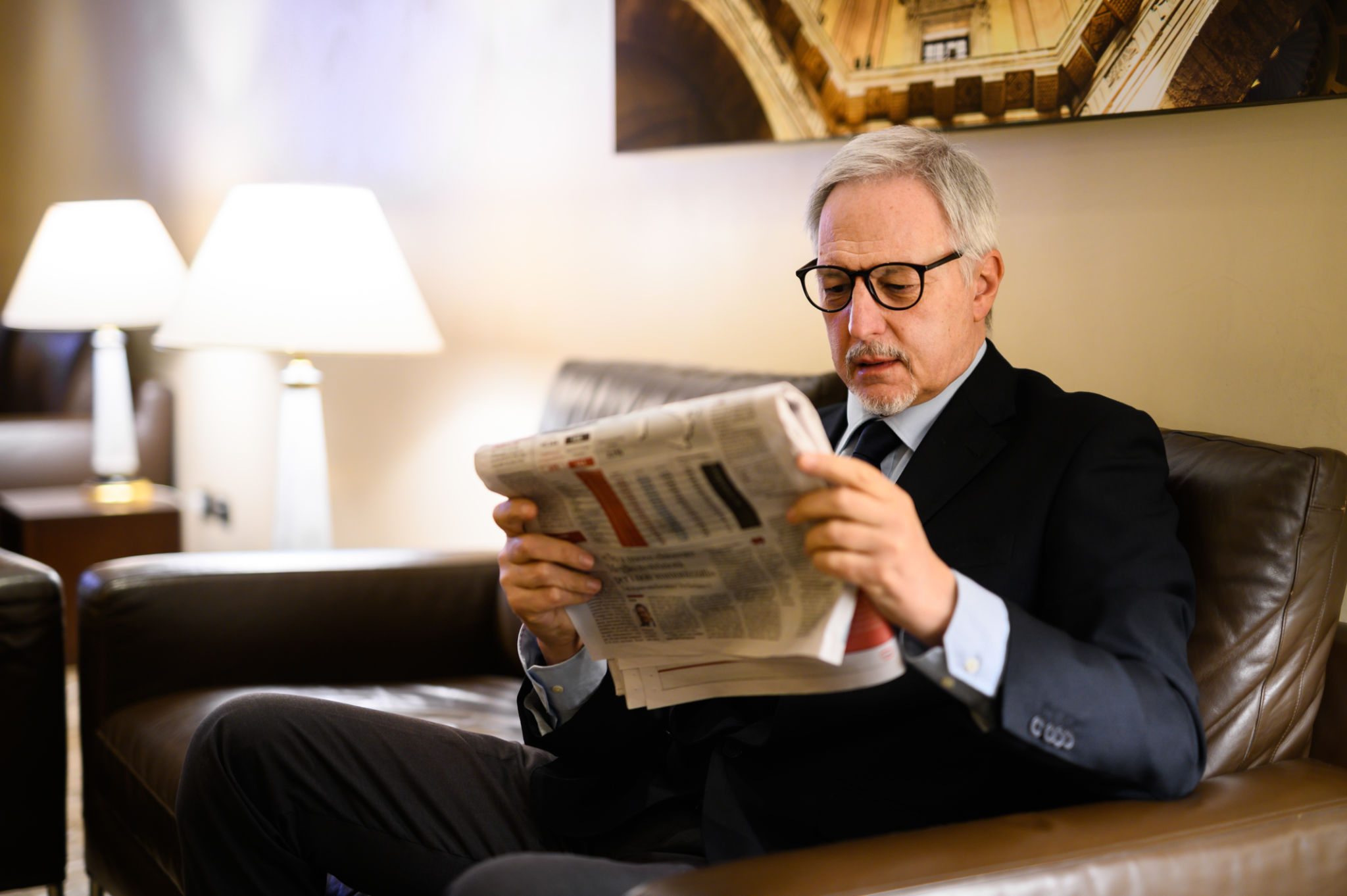 italian newspaper reading