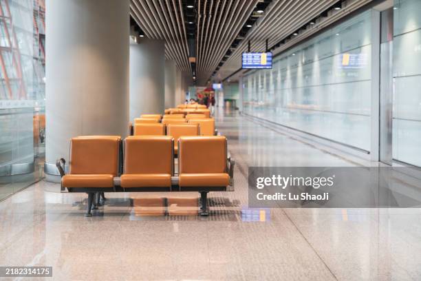 departure lounge in modern airport terminal. - abwarten stock-fotos und bilder