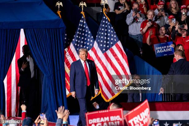 Closing Rally Former US President Donald Trump arrives for his closing campaign ...