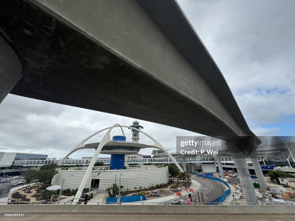 LAX Theme Building with People Mover