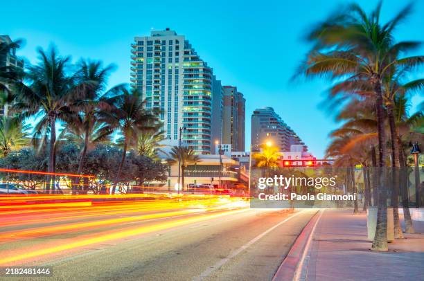street along the beach at night - fort lauderdale stock pictures, royalty-free photos & images