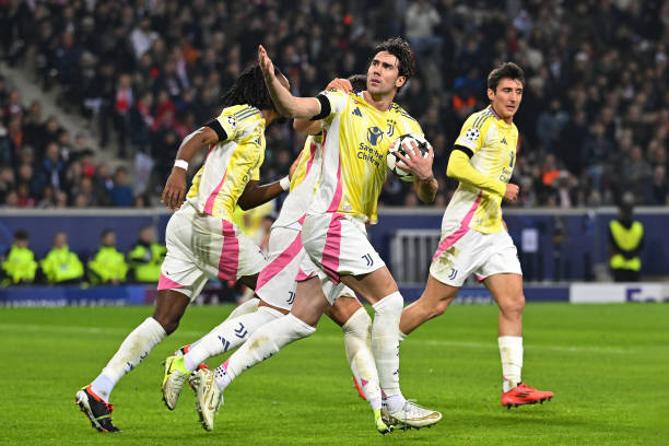 Dusan Vlahovic of Juventus celebrates after scoring a goal during the UEFA Champions League 2024/25 Phase MD4 match between LOSC Lille and Juventus...