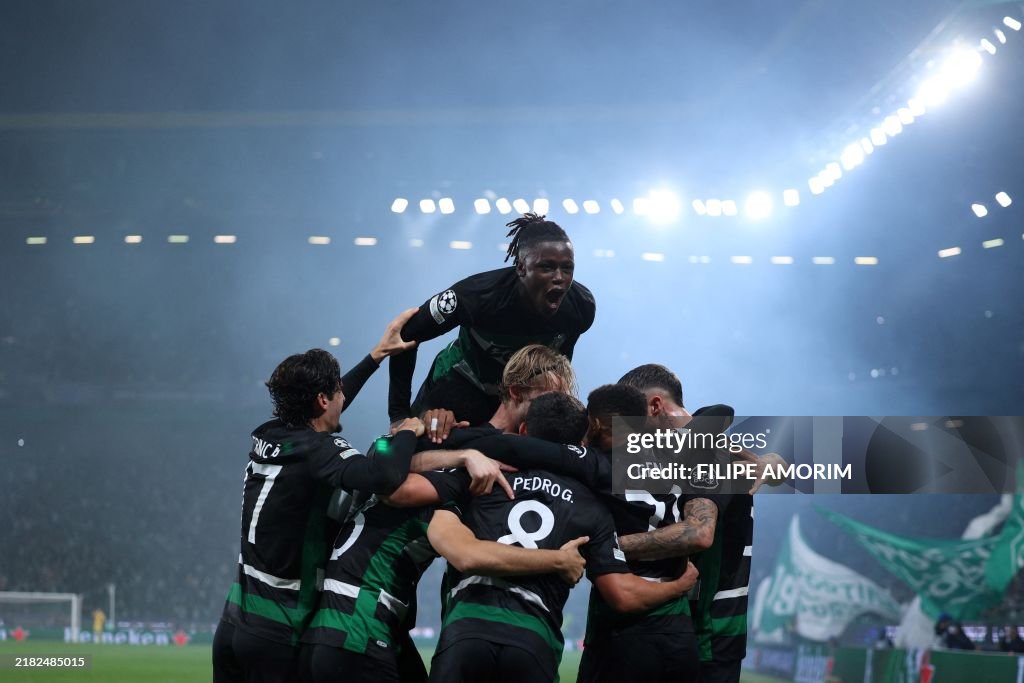 TOPSHOT-FBL-EUR-C1-SPORTING-MANCHESTER CITY